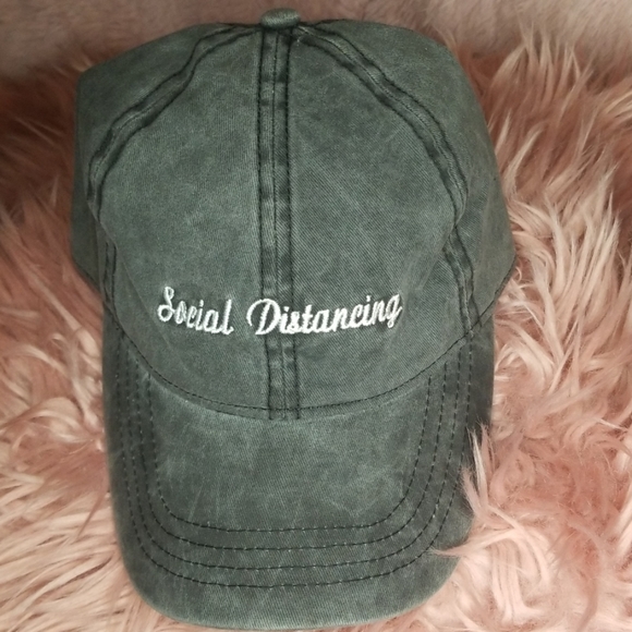 David and Young Social Distancing hat - Picture 2 of 4